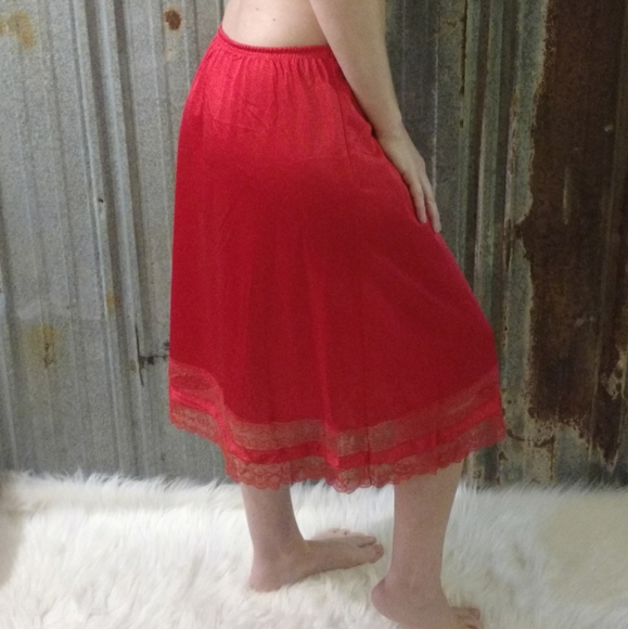 Vintage Silky Flowy Red Vanity Fair Scalloped Lace A-line Skirt Slip - Picture 4 of 14